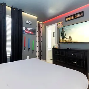 7-bed W Pool, Game And Free Access Davenport
